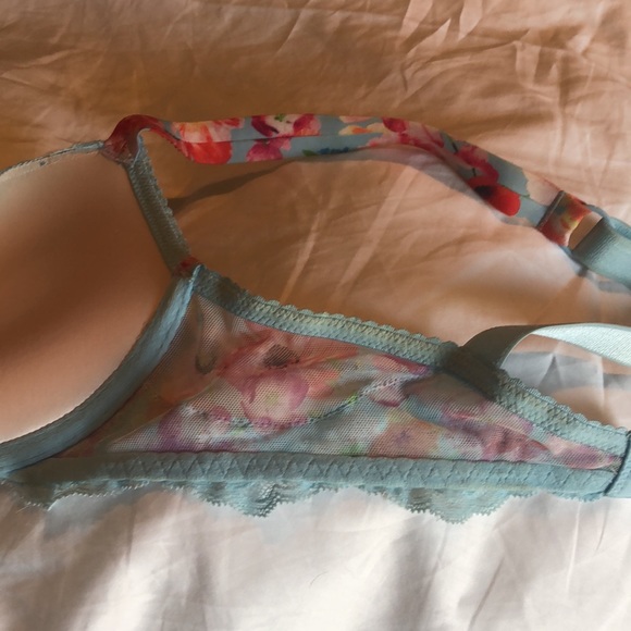 COPY - 🩵Victoria’s Secret Bra!🩵 - Picture 7 of 9